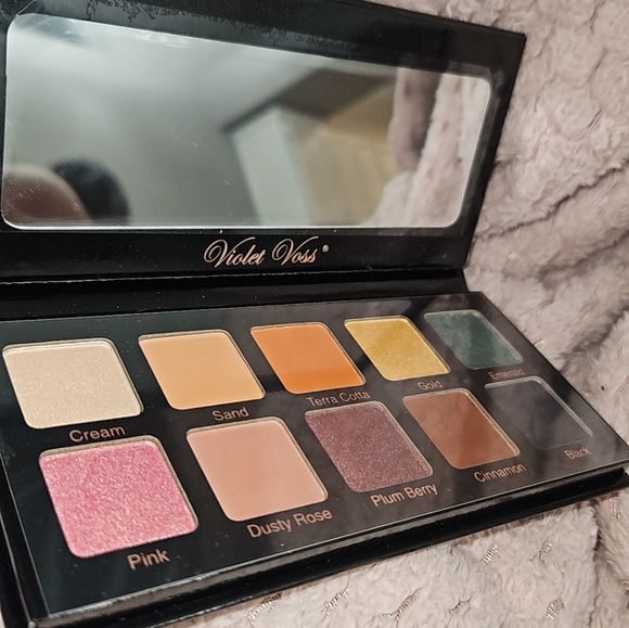 Violet Voss Essentials Pro Pallete - Picture 6 of 7